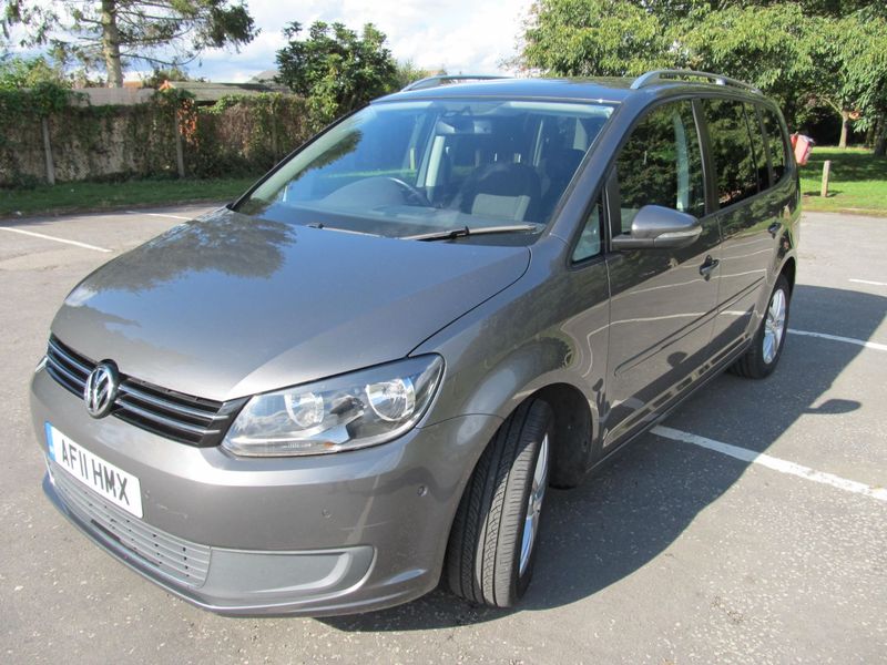 VOLKSWAGEN TOURAN