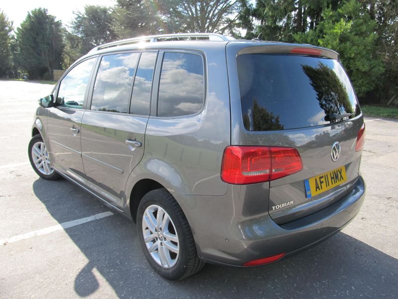 VOLKSWAGEN TOURAN