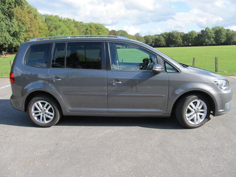 VOLKSWAGEN TOURAN