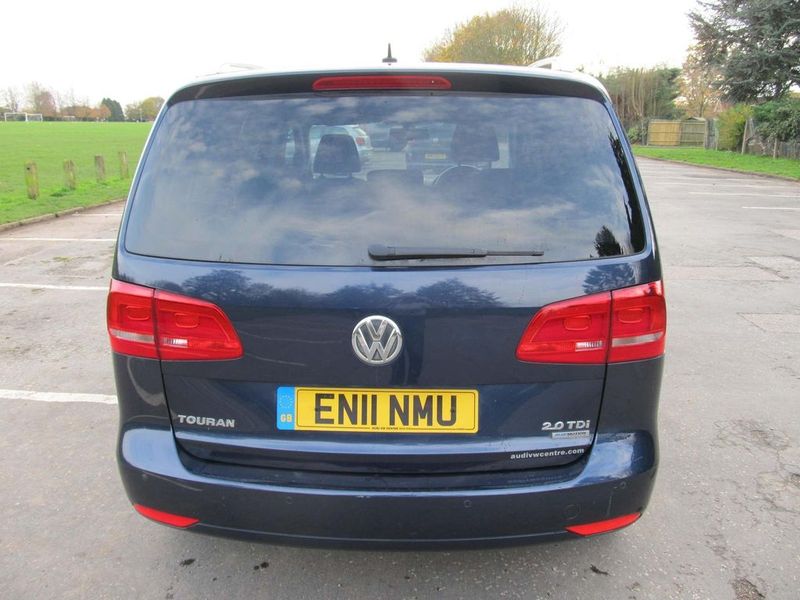 VOLKSWAGEN TOURAN