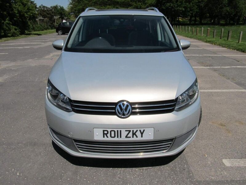 VOLKSWAGEN TOURAN