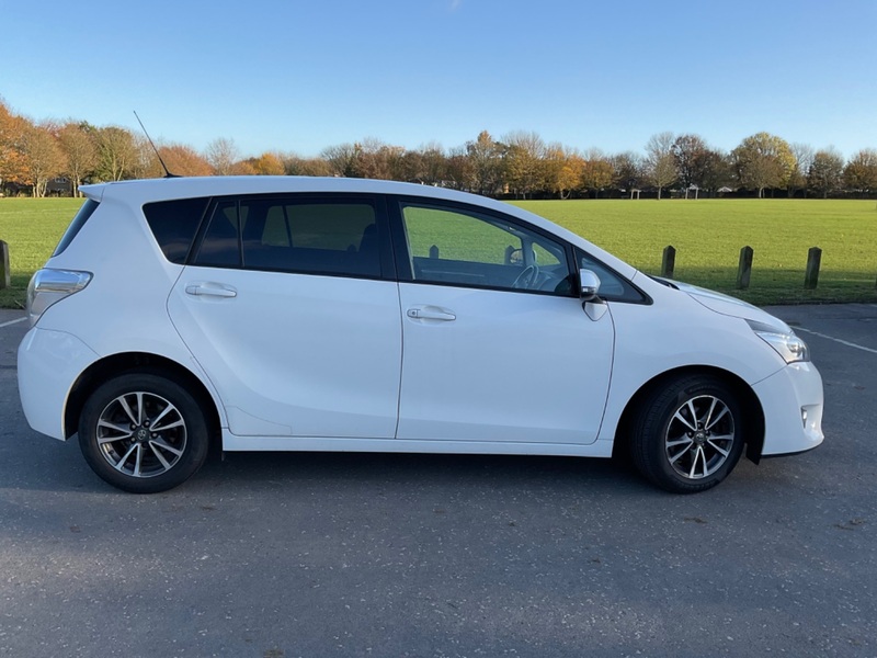 TOYOTA VERSO